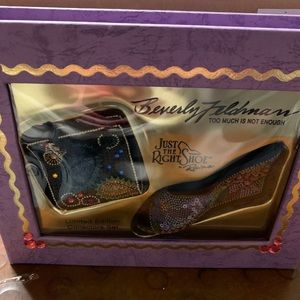 Beverly Feldman Just the Right Shoe 25752